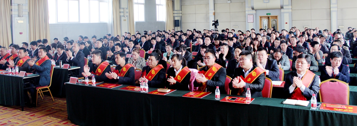 2-公司2014年度工作總結(jié)表彰大會暨2015年度工作會議現(xiàn)場。_副本.jpg